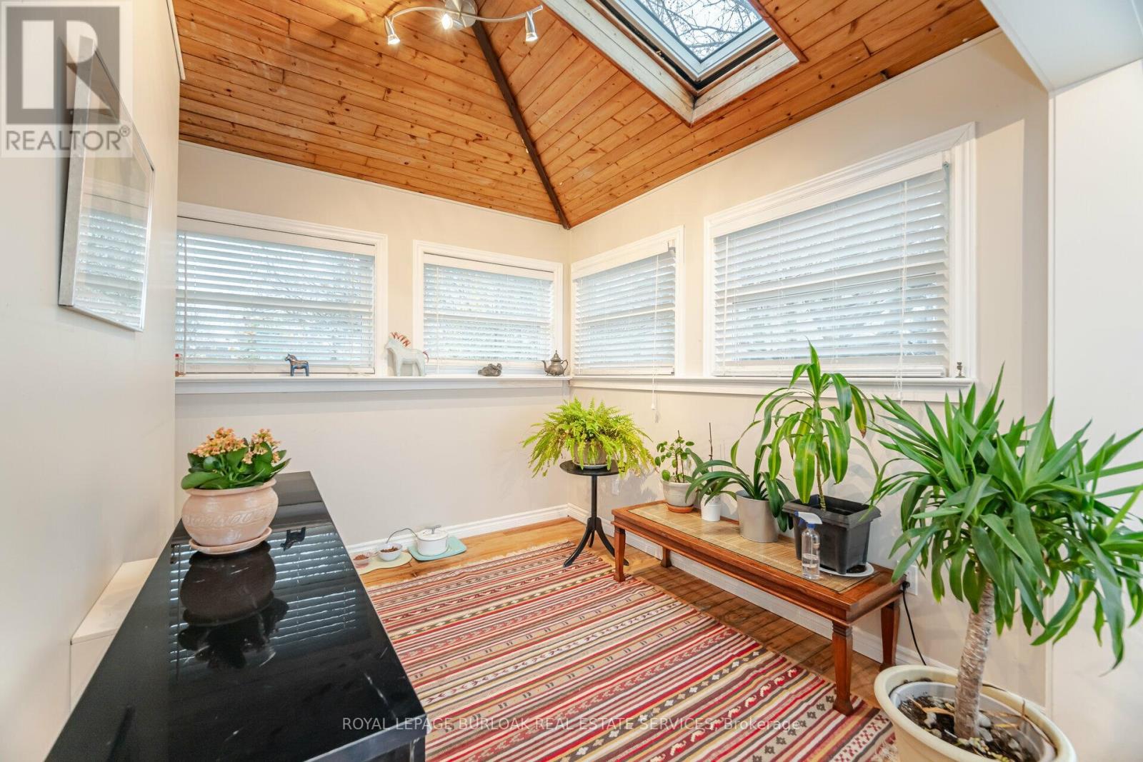 












805 RIDGE ROAD

,
Hamilton,




Ontario
L8J2Y3

