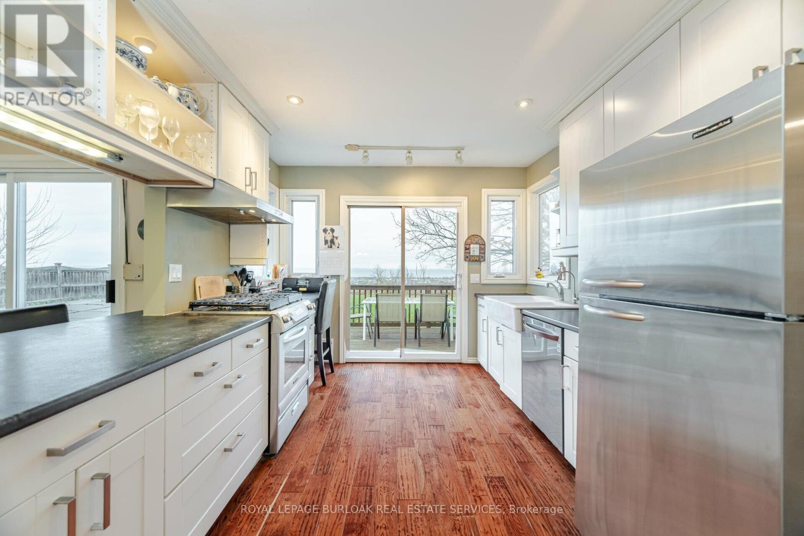 












805 RIDGE ROAD

,
Hamilton,




Ontario
L8J2Y3

