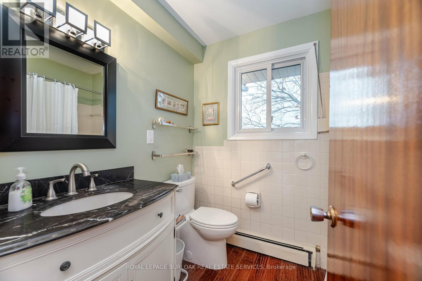 












805 RIDGE ROAD

,
Hamilton,




Ontario
L8J2Y3

