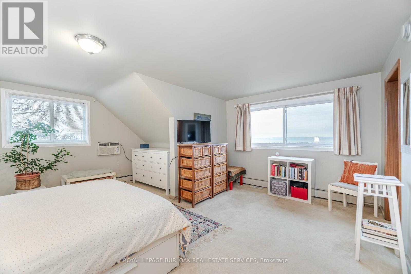 












805 RIDGE ROAD

,
Hamilton,




Ontario
L8J2Y3

