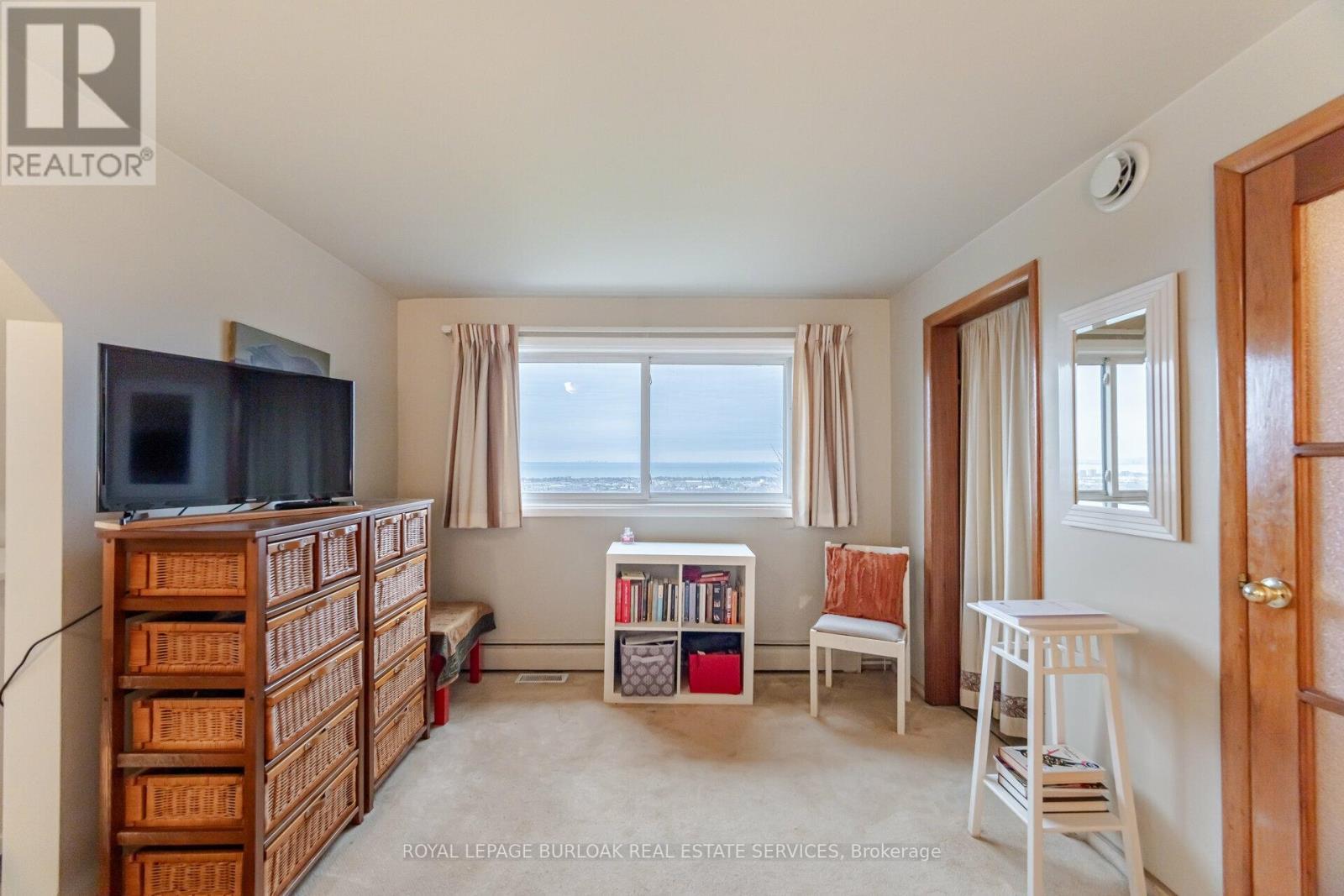 












805 RIDGE ROAD

,
Hamilton,




Ontario
L8J2Y3

