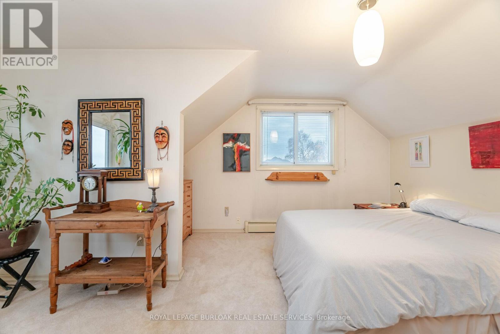 












805 RIDGE ROAD

,
Hamilton,




Ontario
L8J2Y3

