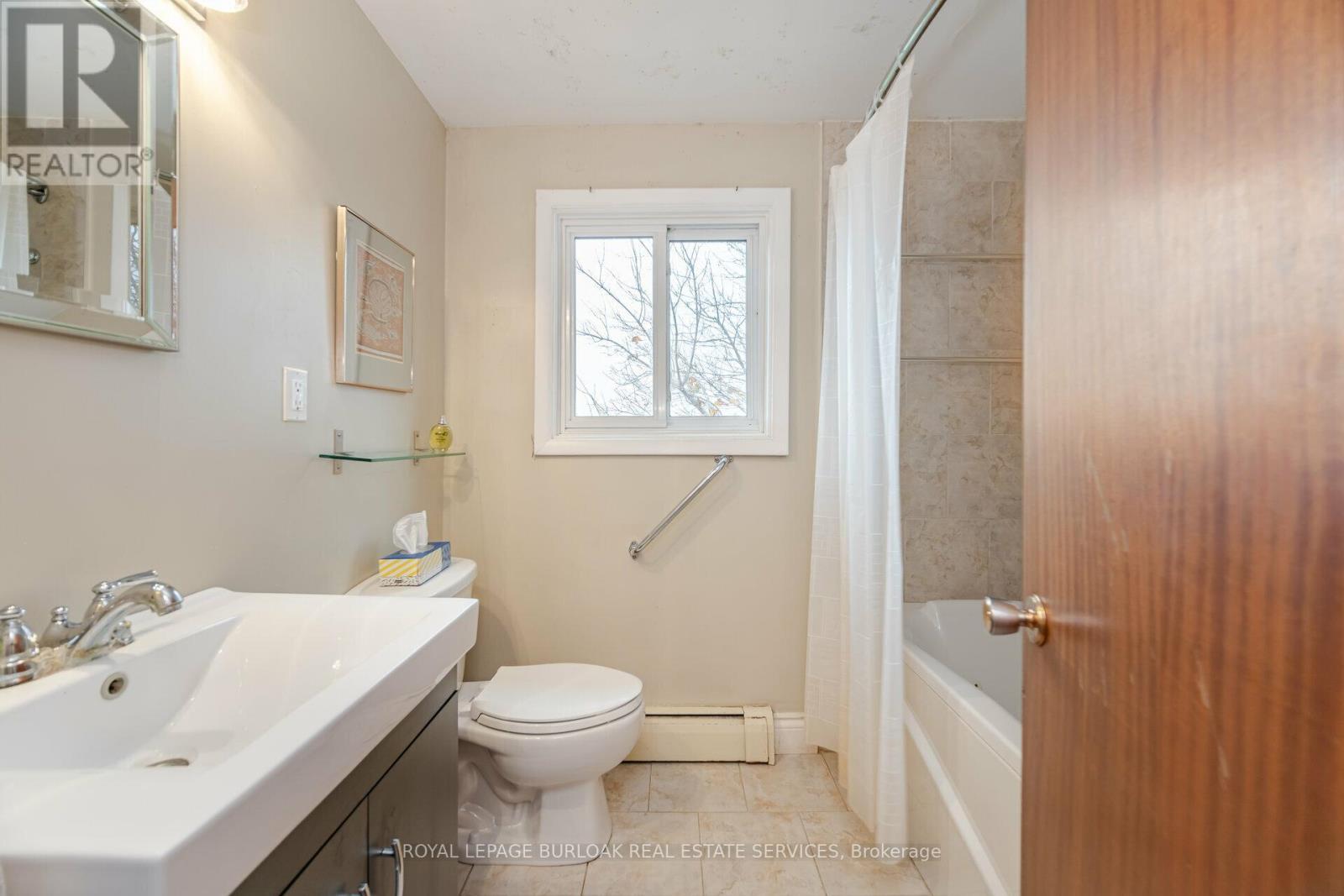 












805 RIDGE ROAD

,
Hamilton,




Ontario
L8J2Y3

