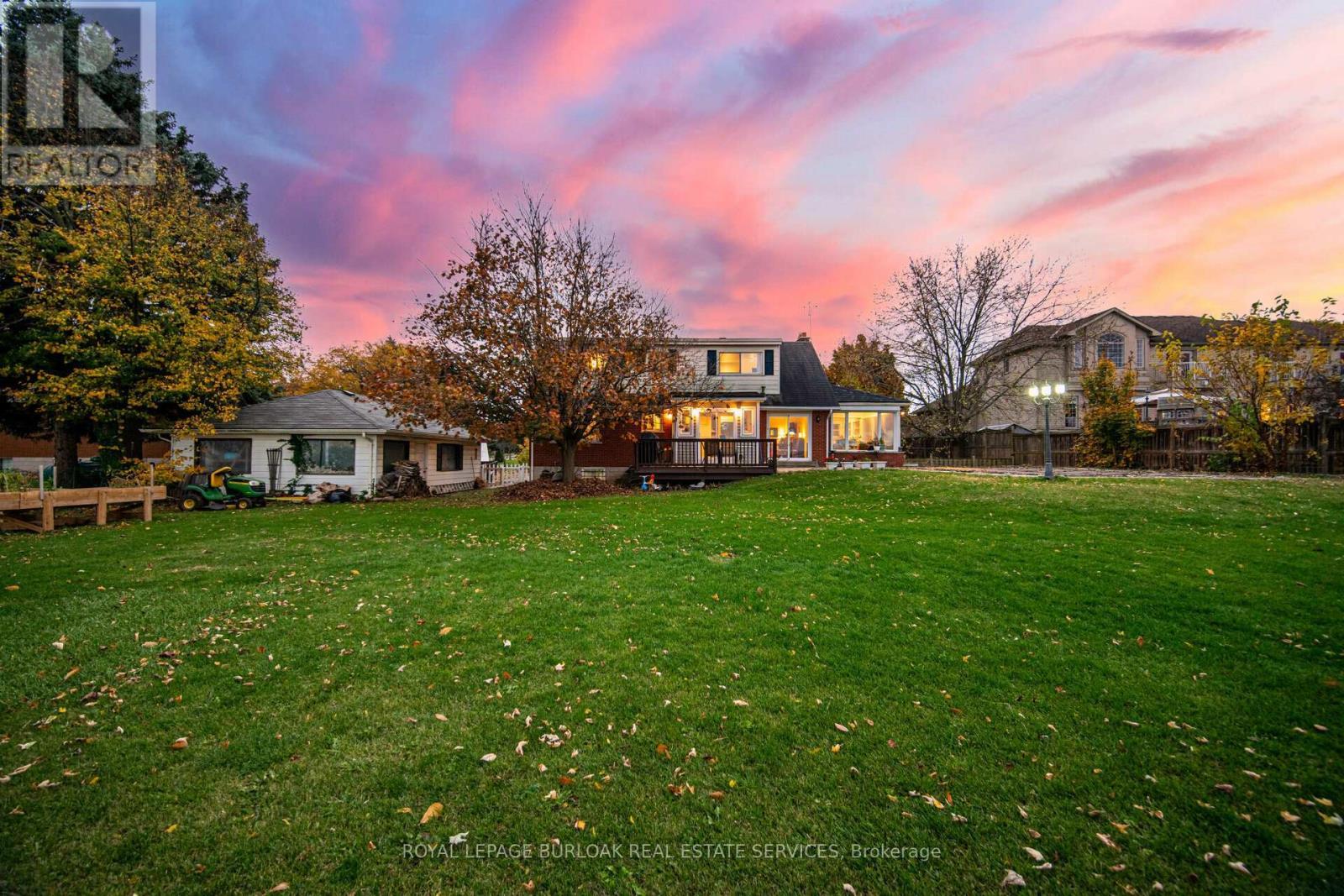 












805 RIDGE ROAD

,
Hamilton,




Ontario
L8J2Y3

