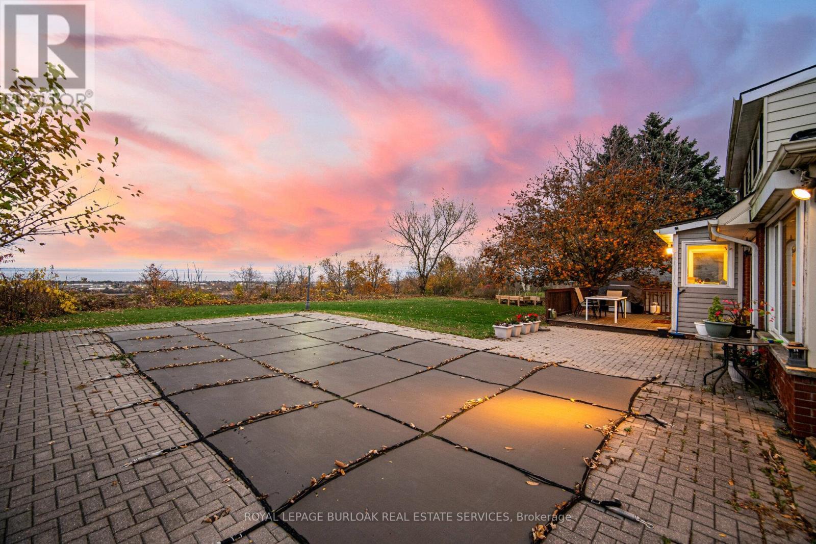












805 RIDGE ROAD

,
Hamilton,




Ontario
L8J2Y3

