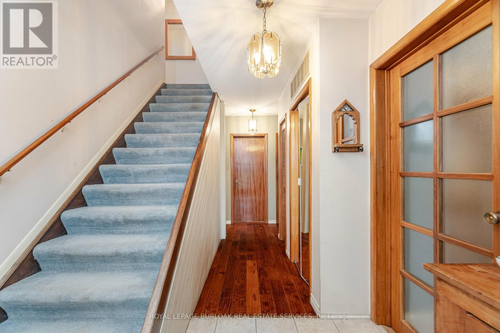 












805 RIDGE ROAD

,
Hamilton,




Ontario
L8J2Y3

