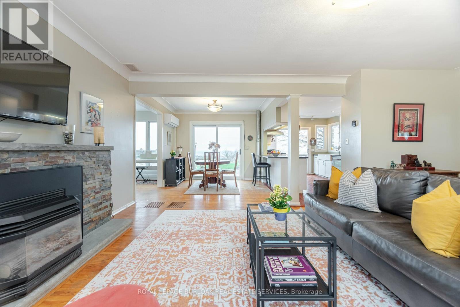 












805 RIDGE ROAD

,
Hamilton,




Ontario
L8J2Y3

