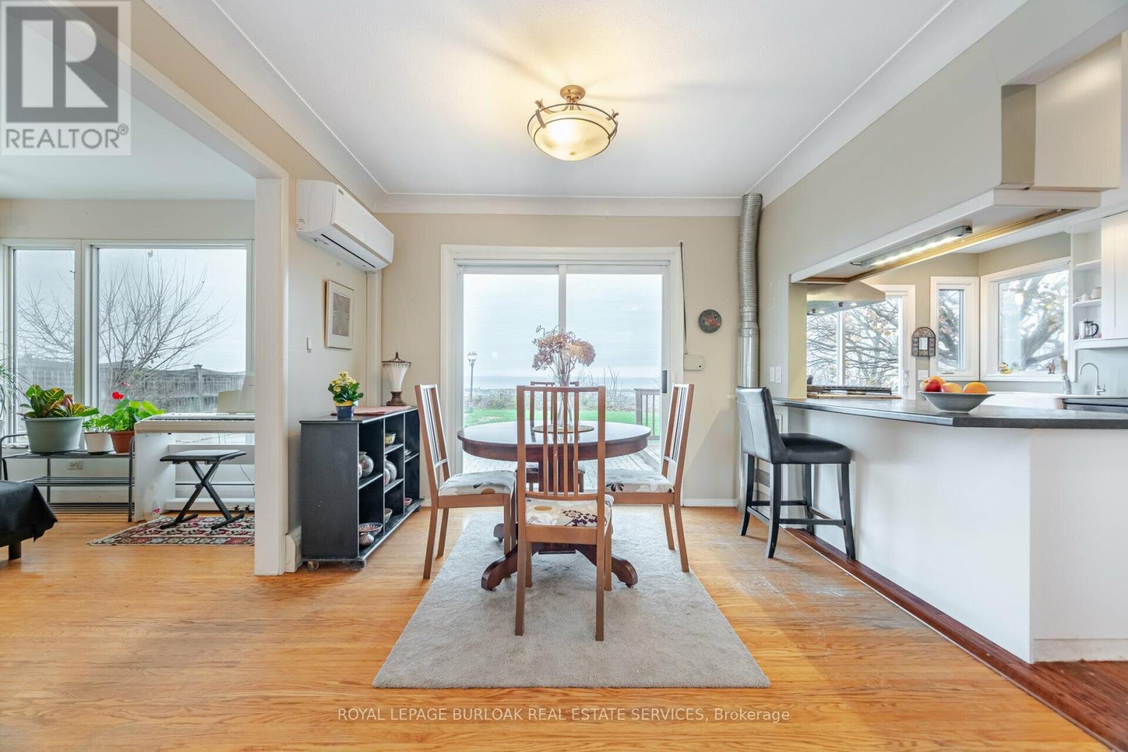 












805 RIDGE ROAD

,
Hamilton,




Ontario
L8J2Y3

