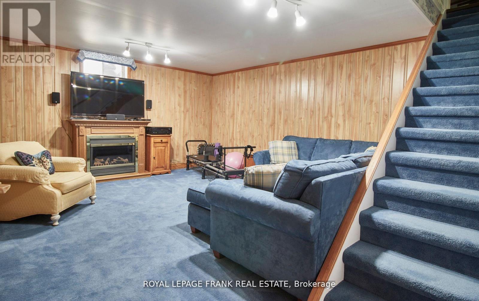 












8298 GRASSHOPPER PARK ROAD

,
Clarington,




Ontario
L1C6A9

