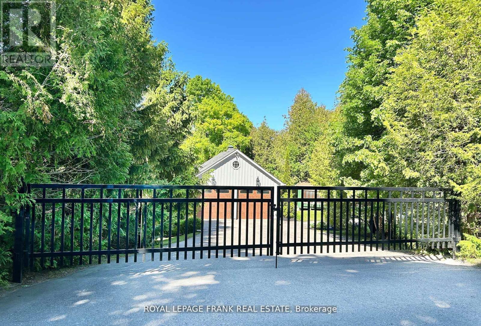 












8298 GRASSHOPPER PARK ROAD

,
Clarington,




Ontario
L1C6A9

