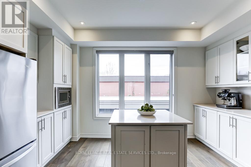 












7 - 80 EASTWOOD PARK GARDENS

,
Toronto,




Ontario
M8W1N6

