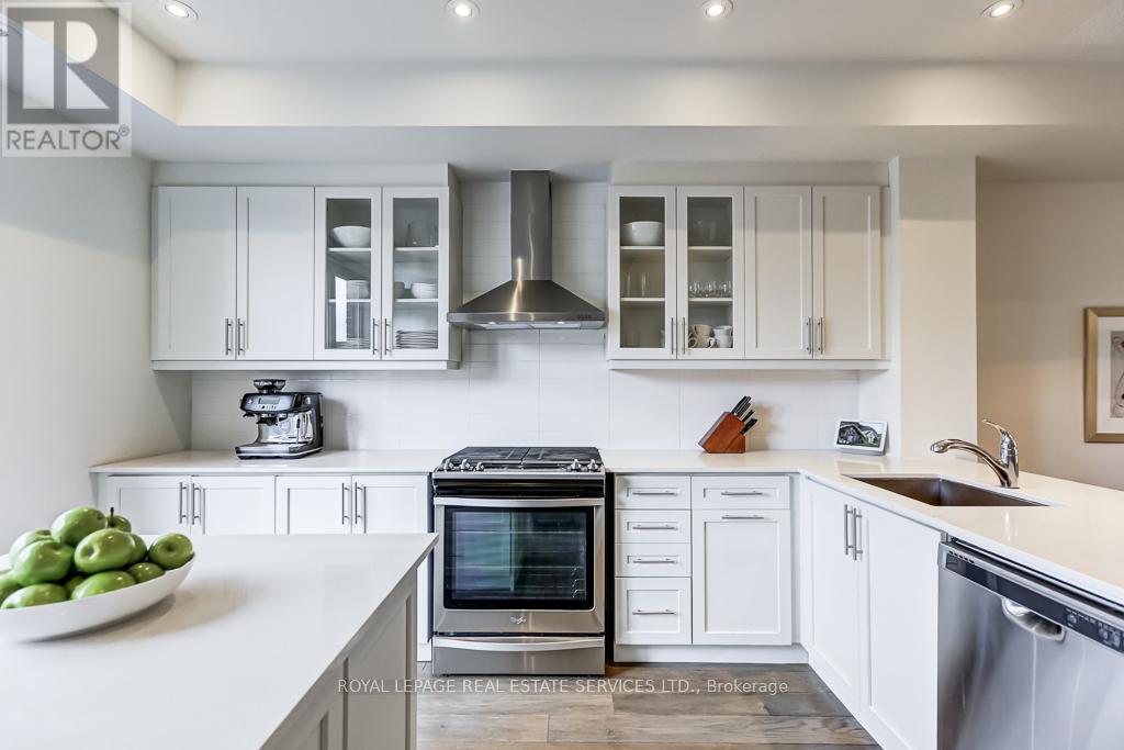 












7 - 80 EASTWOOD PARK GARDENS

,
Toronto,




Ontario
M8W1N6

