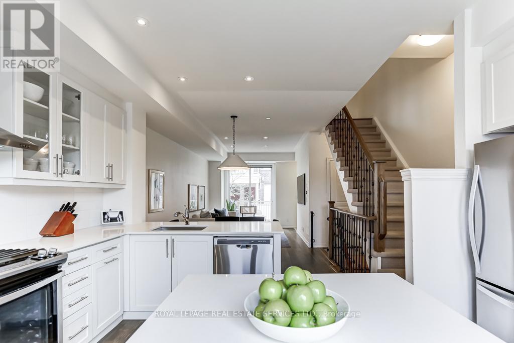 












7 - 80 EASTWOOD PARK GARDENS

,
Toronto,




Ontario
M8W1N6

