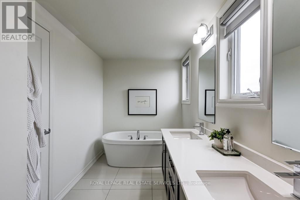 












7 - 80 EASTWOOD PARK GARDENS

,
Toronto,




Ontario
M8W1N6

