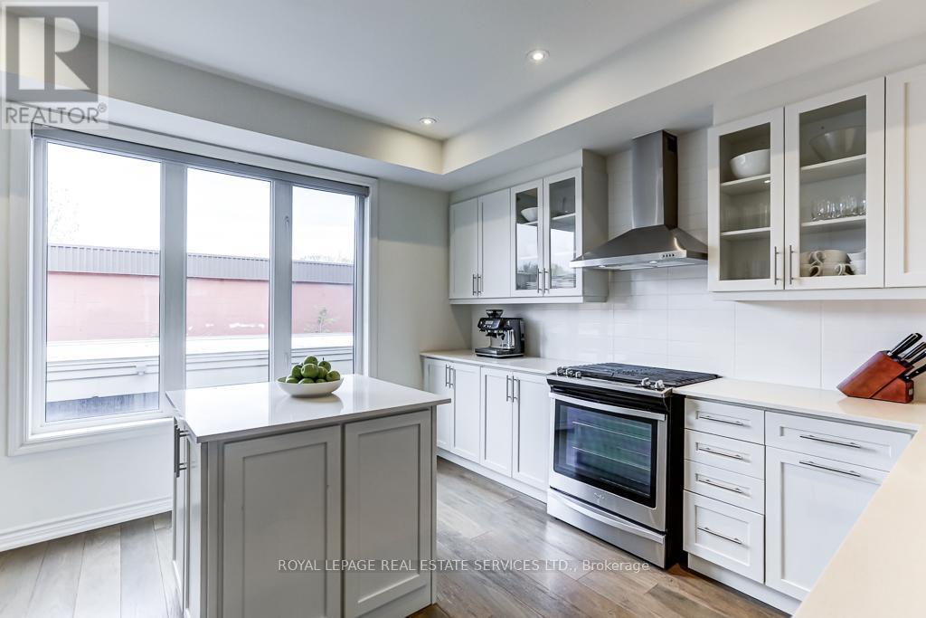 












7 - 80 EASTWOOD PARK GARDENS

,
Toronto,




Ontario
M8W1N6

