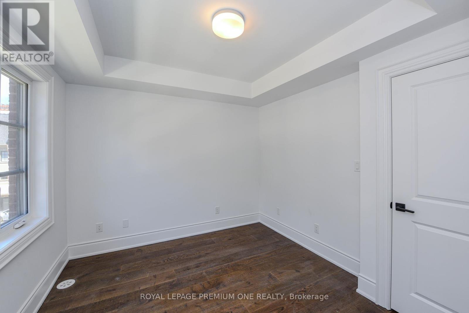 












132 - 35 LUNAR CRESCENT

,
Mississauga,




Ontario
L5M2P6

