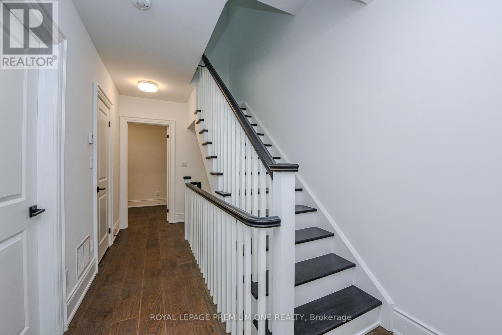 












132 - 35 LUNAR CRESCENT

,
Mississauga,




Ontario
L5M2P6

