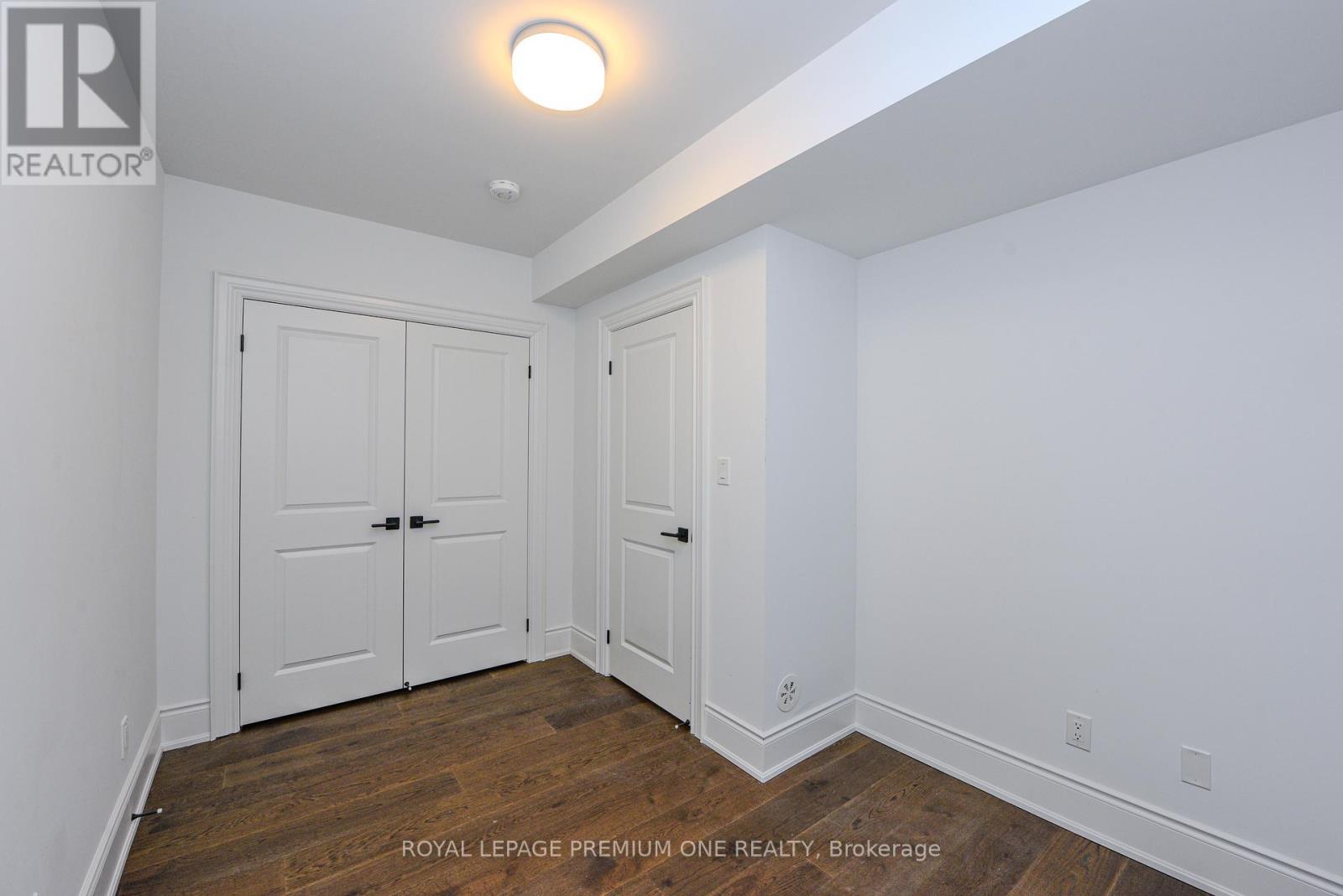 












132 - 35 LUNAR CRESCENT

,
Mississauga,




Ontario
L5M2P6

