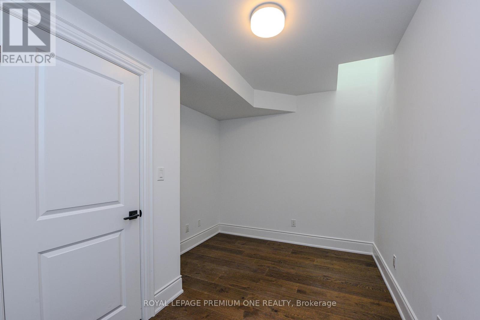 












132 - 35 LUNAR CRESCENT

,
Mississauga,




Ontario
L5M2P6

