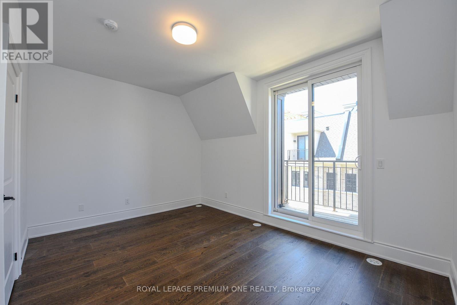 












132 - 35 LUNAR CRESCENT

,
Mississauga,




Ontario
L5M2P6

