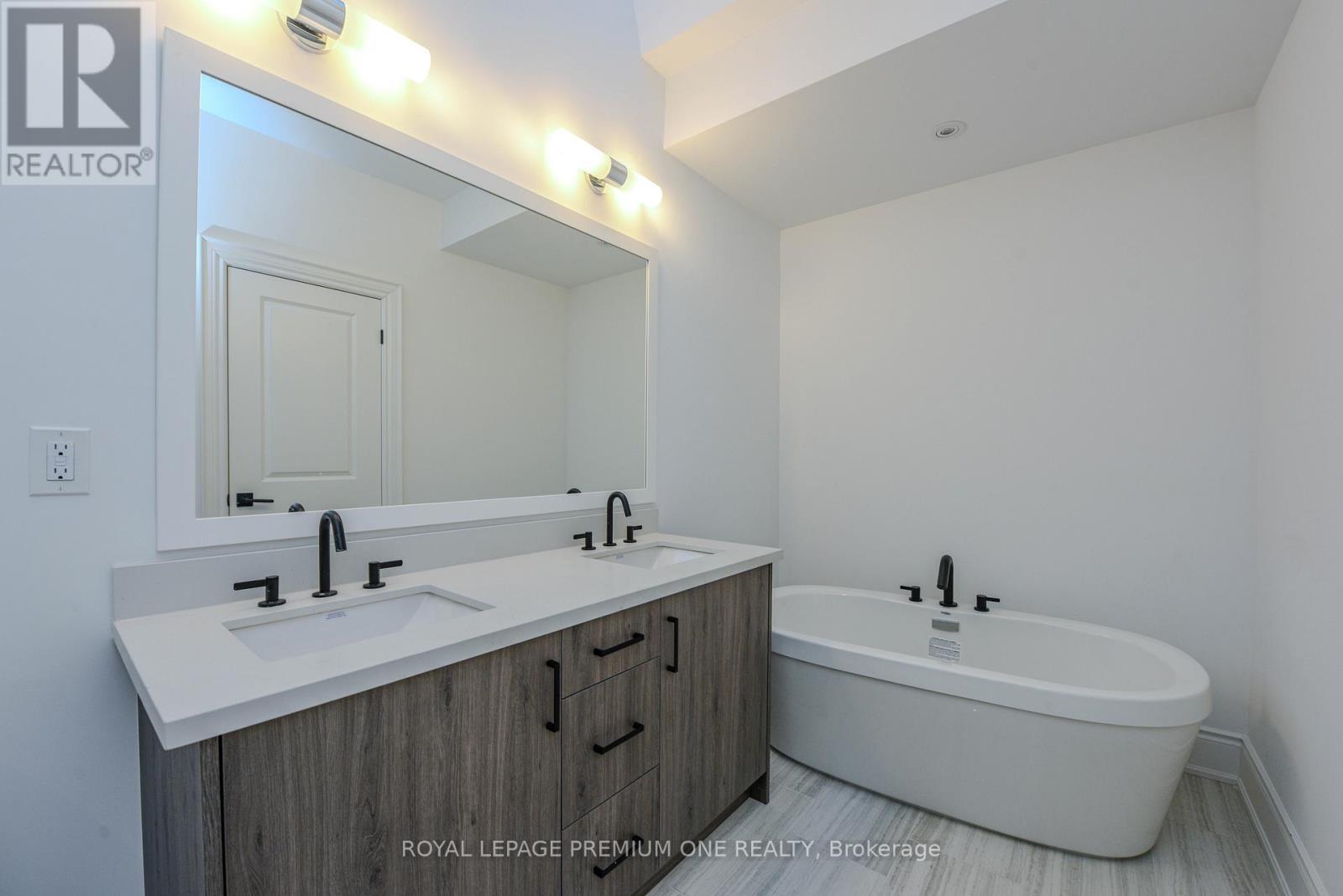 












132 - 35 LUNAR CRESCENT

,
Mississauga,




Ontario
L5M2P6

