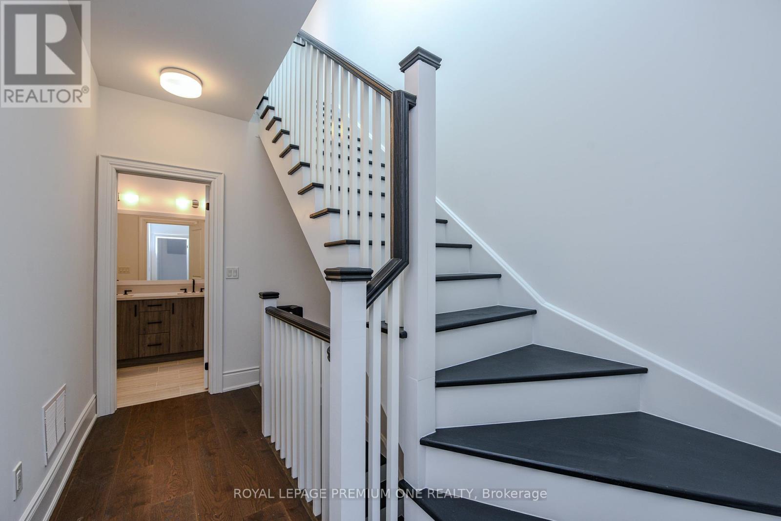 












132 - 35 LUNAR CRESCENT

,
Mississauga,




Ontario
L5M2P6

