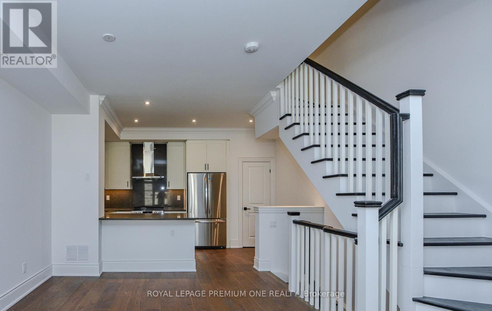 












132 - 35 LUNAR CRESCENT

,
Mississauga,




Ontario
L5M2P6

