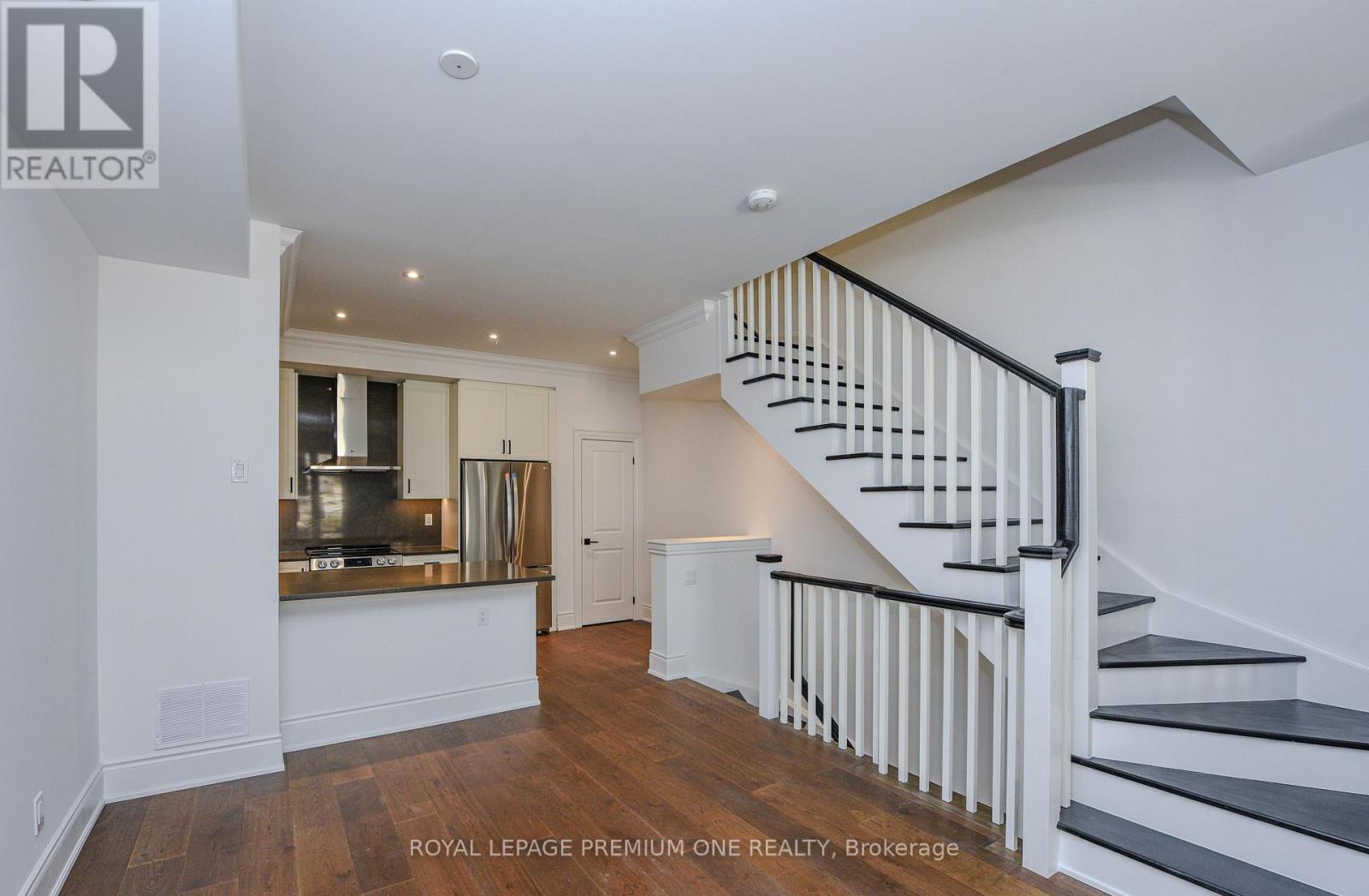 












132 - 35 LUNAR CRESCENT

,
Mississauga,




Ontario
L5M2P6

