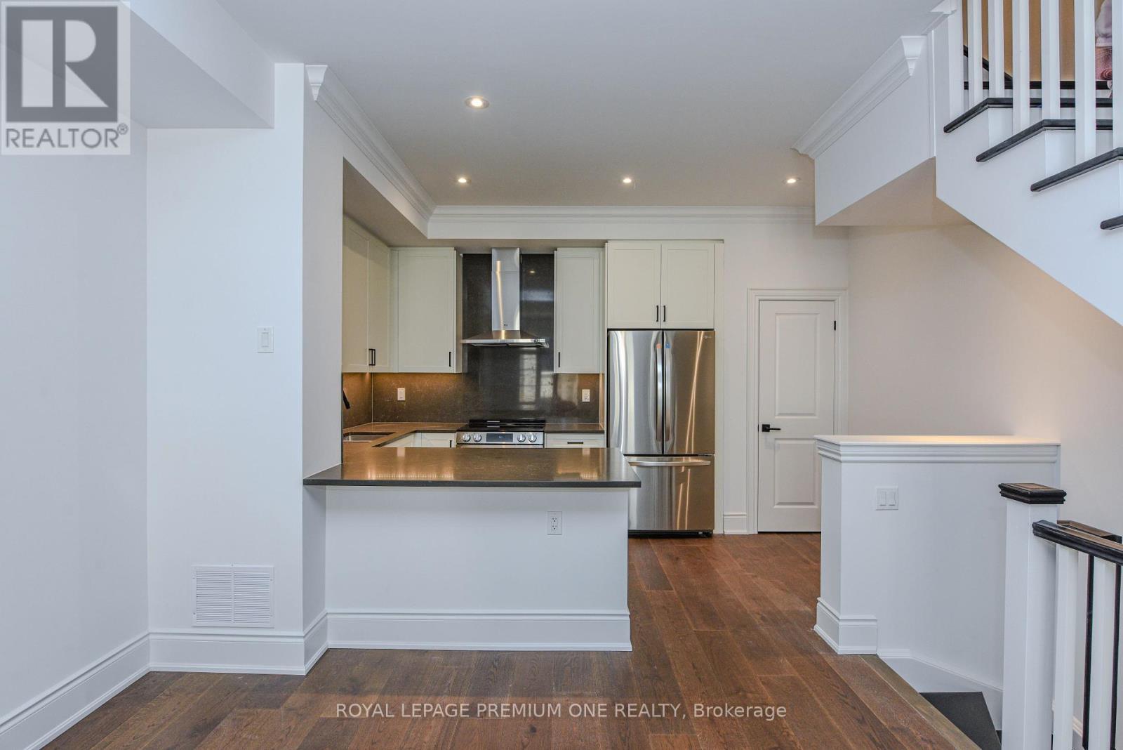 












132 - 35 LUNAR CRESCENT

,
Mississauga,




Ontario
L5M2P6


