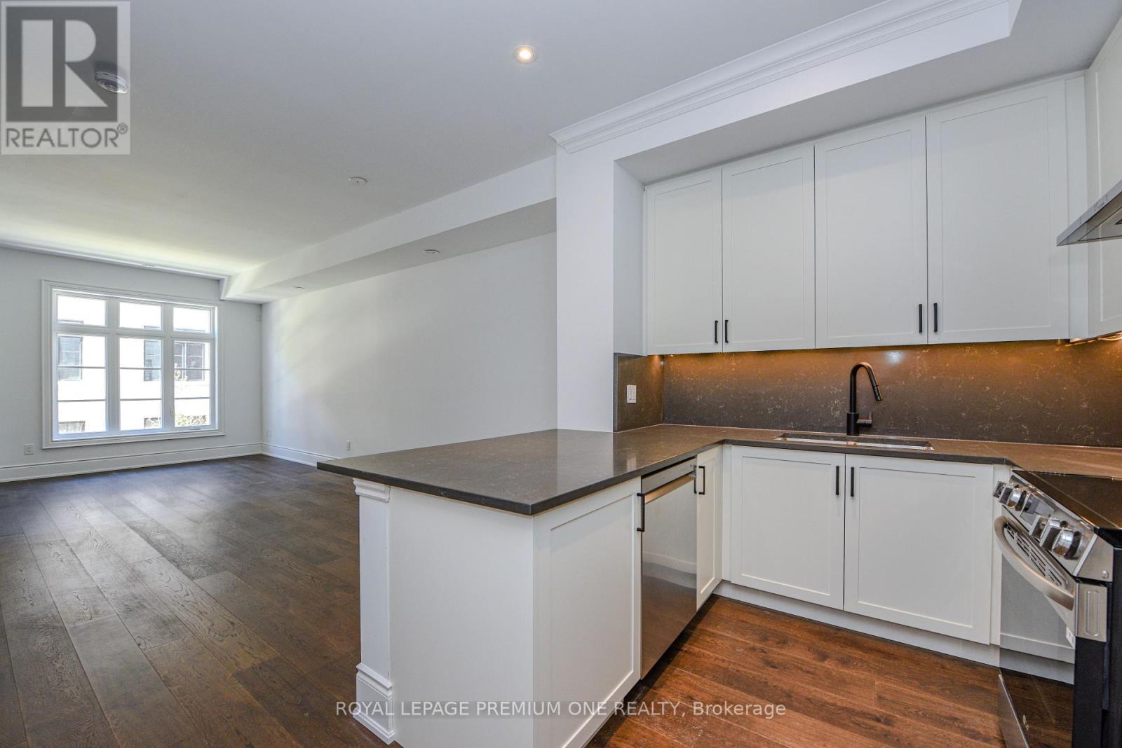 












132 - 35 LUNAR CRESCENT

,
Mississauga,




Ontario
L5M2P6

