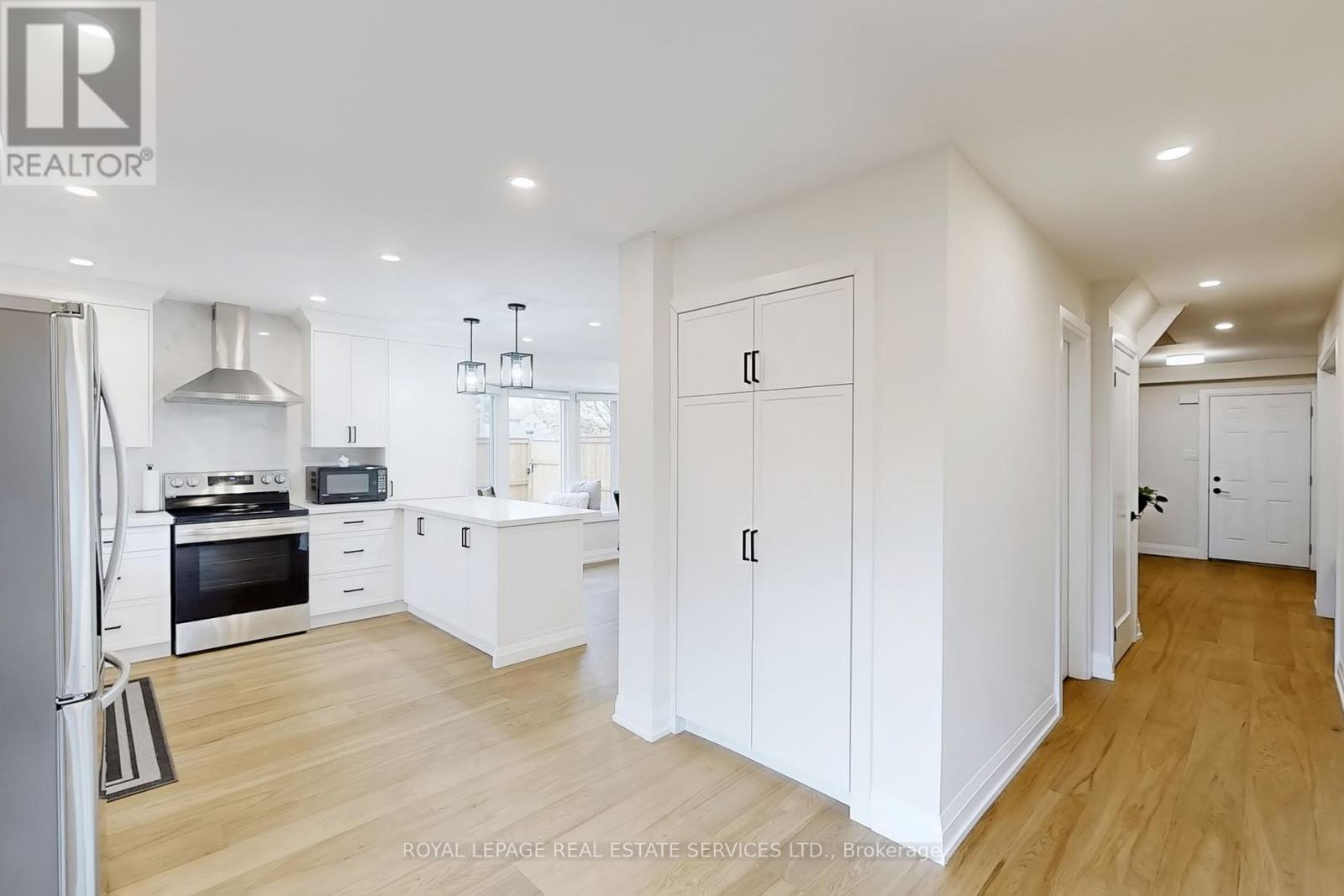 












101 HOUSEMAN CRESCENT

,
Richmond Hill,




Ontario
L4C7S7

