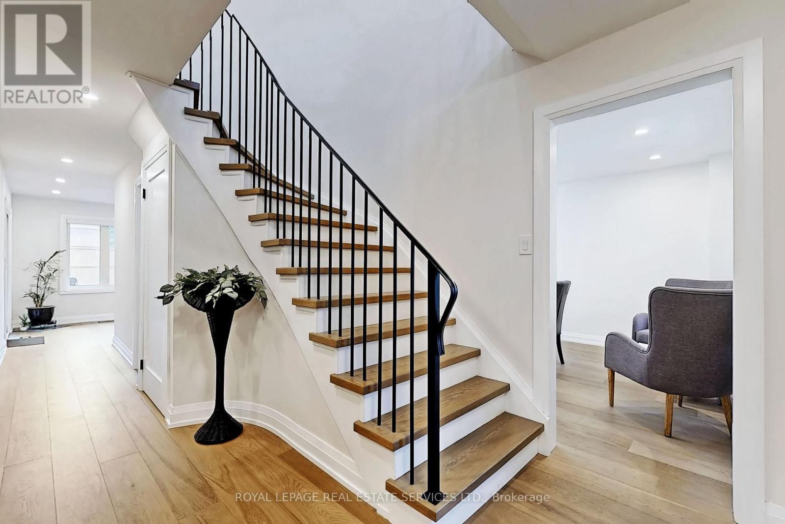 












101 HOUSEMAN CRESCENT

,
Richmond Hill,




Ontario
L4C7S7

