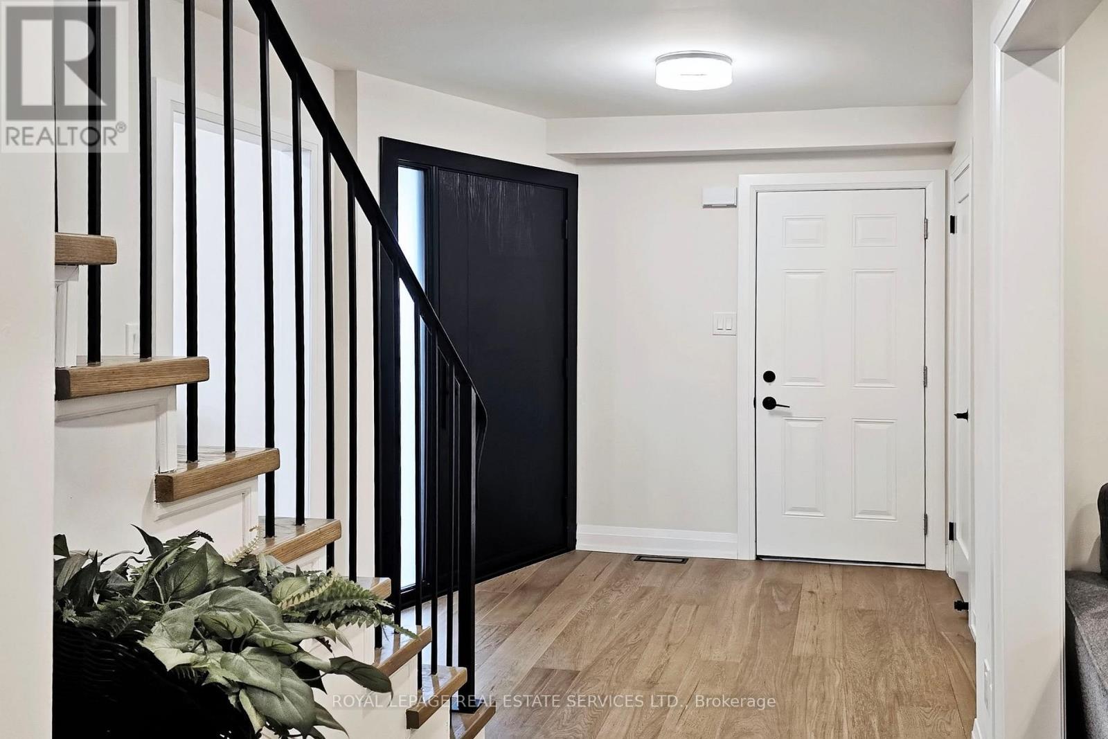 












101 HOUSEMAN CRESCENT

,
Richmond Hill,




Ontario
L4C7S7

