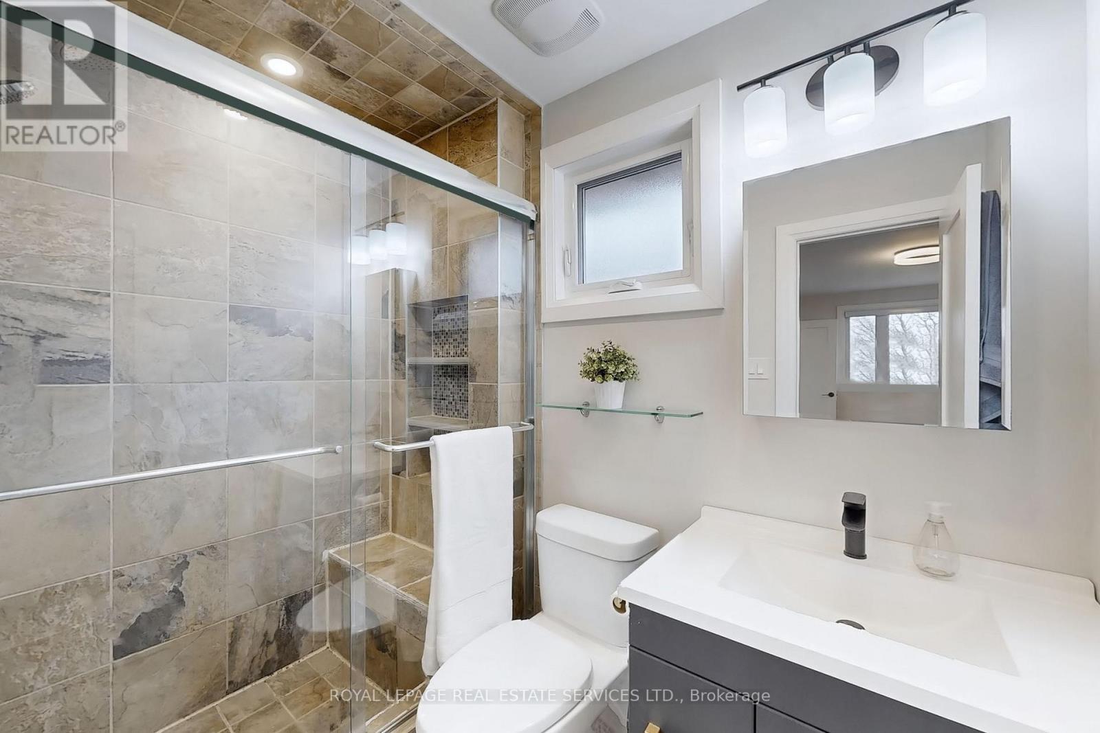 












101 HOUSEMAN CRESCENT

,
Richmond Hill,




Ontario
L4C7S7

