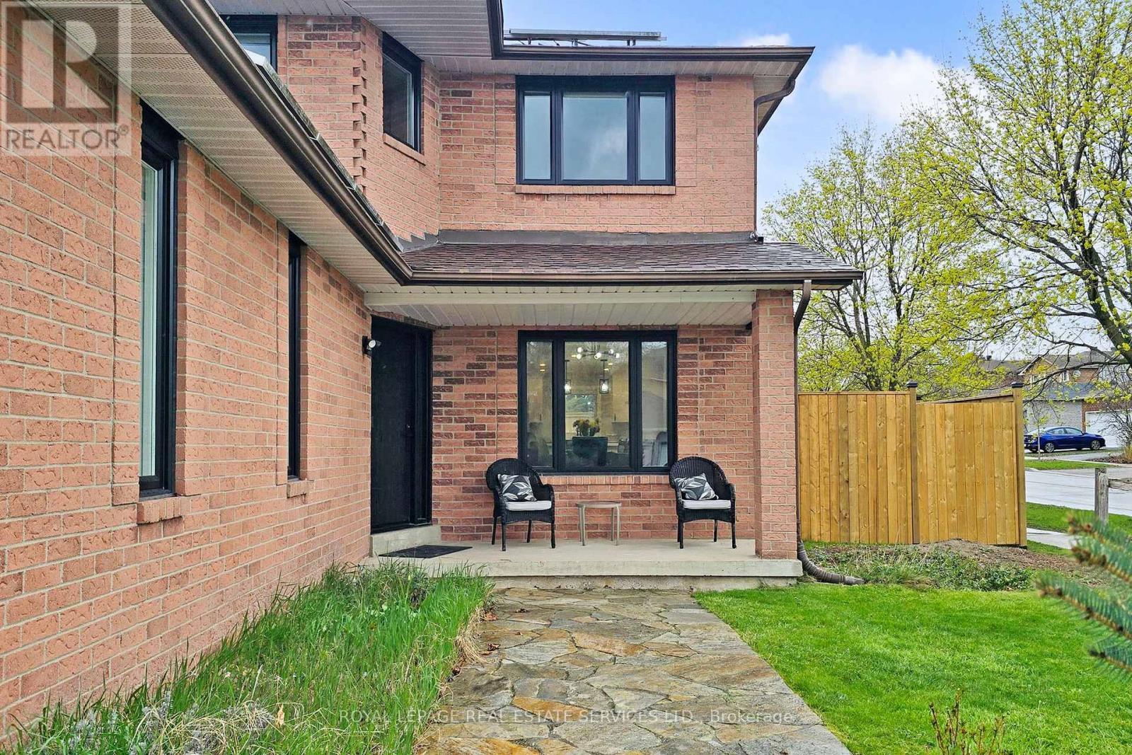 












101 HOUSEMAN CRESCENT

,
Richmond Hill,




Ontario
L4C7S7

