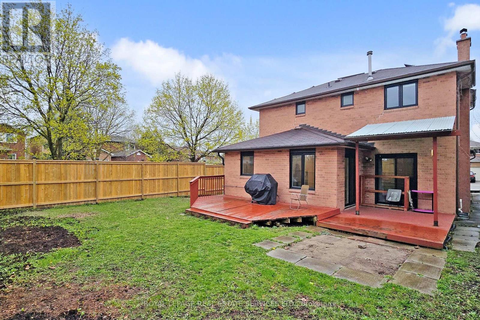 












101 HOUSEMAN CRESCENT

,
Richmond Hill,




Ontario
L4C7S7

