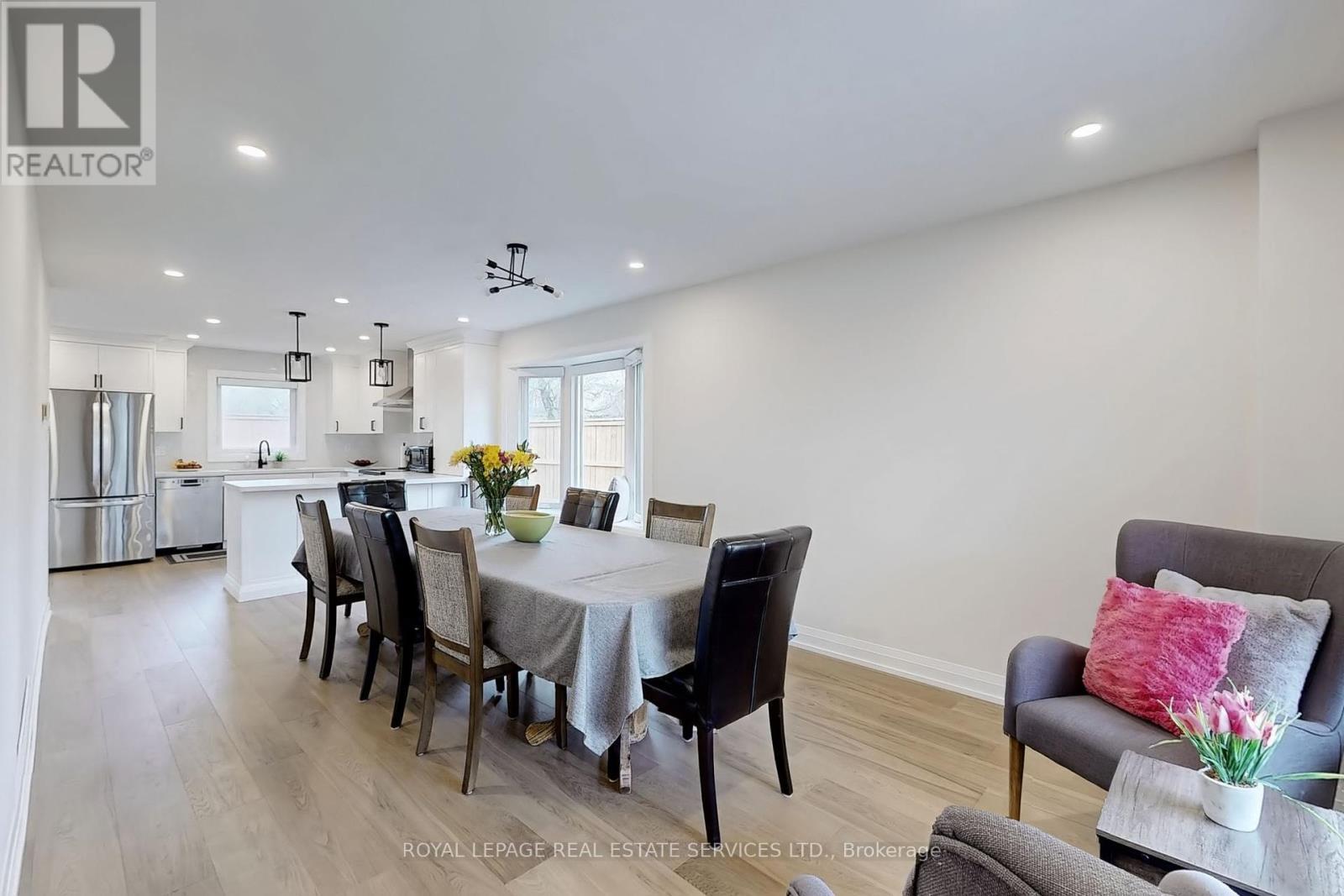 












101 HOUSEMAN CRESCENT

,
Richmond Hill,




Ontario
L4C7S7

