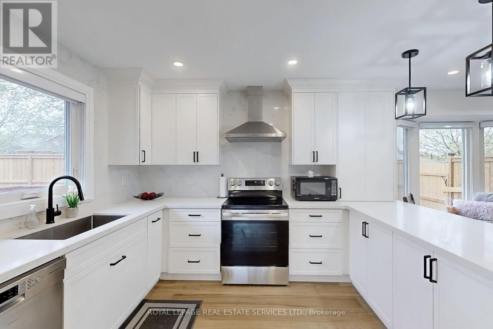 












101 HOUSEMAN CRESCENT

,
Richmond Hill,




Ontario
L4C7S7

