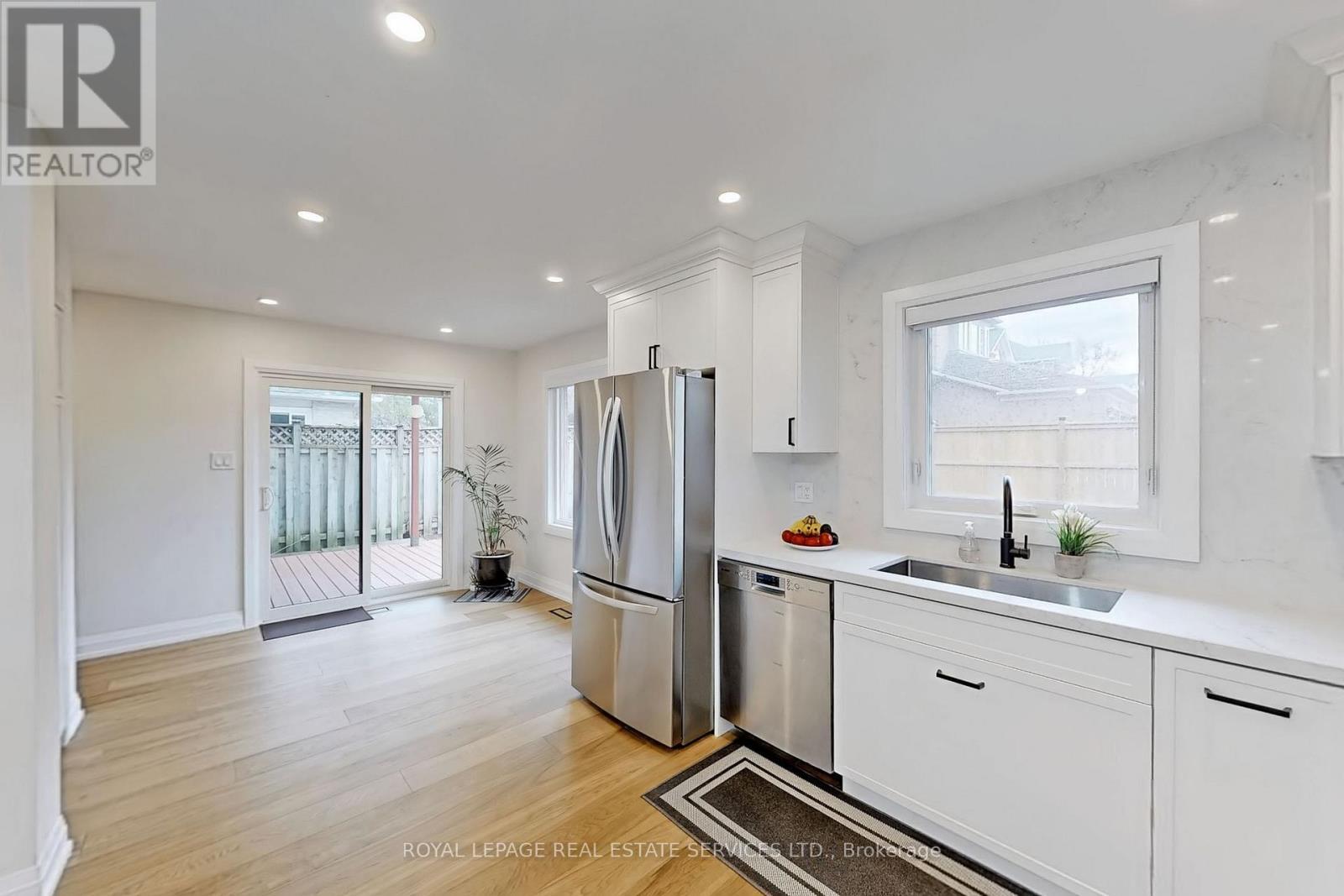 












101 HOUSEMAN CRESCENT

,
Richmond Hill,




Ontario
L4C7S7

