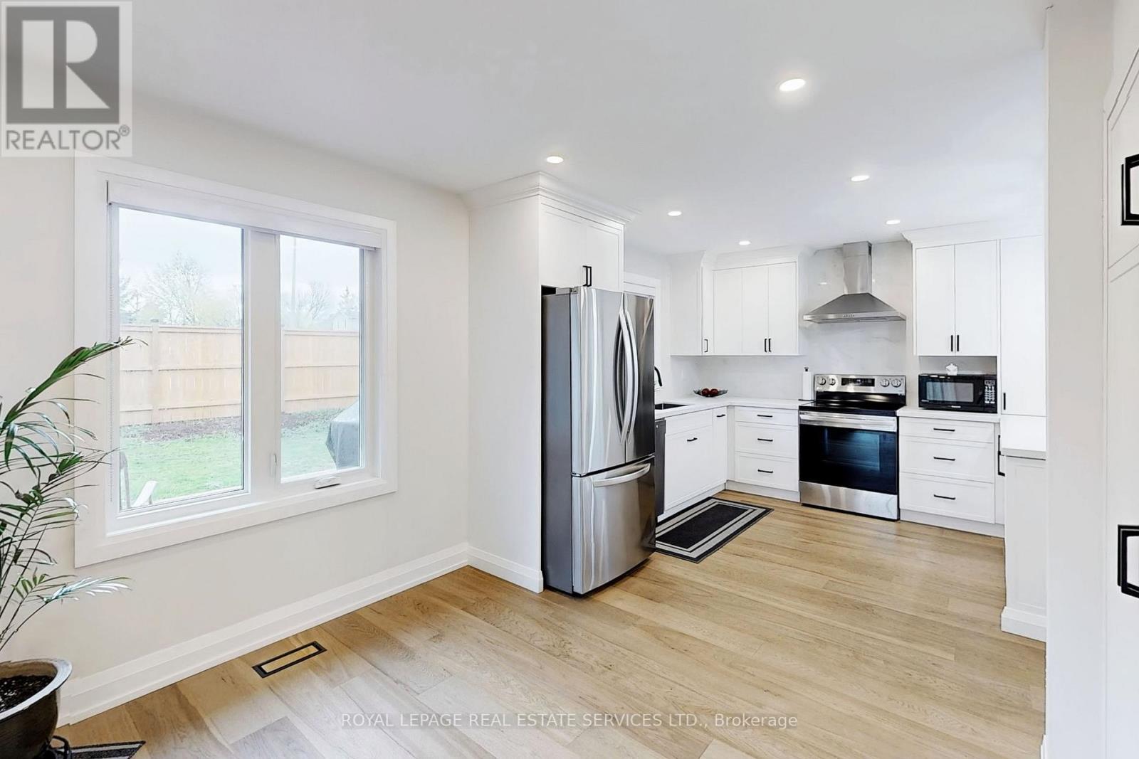 












101 HOUSEMAN CRESCENT

,
Richmond Hill,




Ontario
L4C7S7

