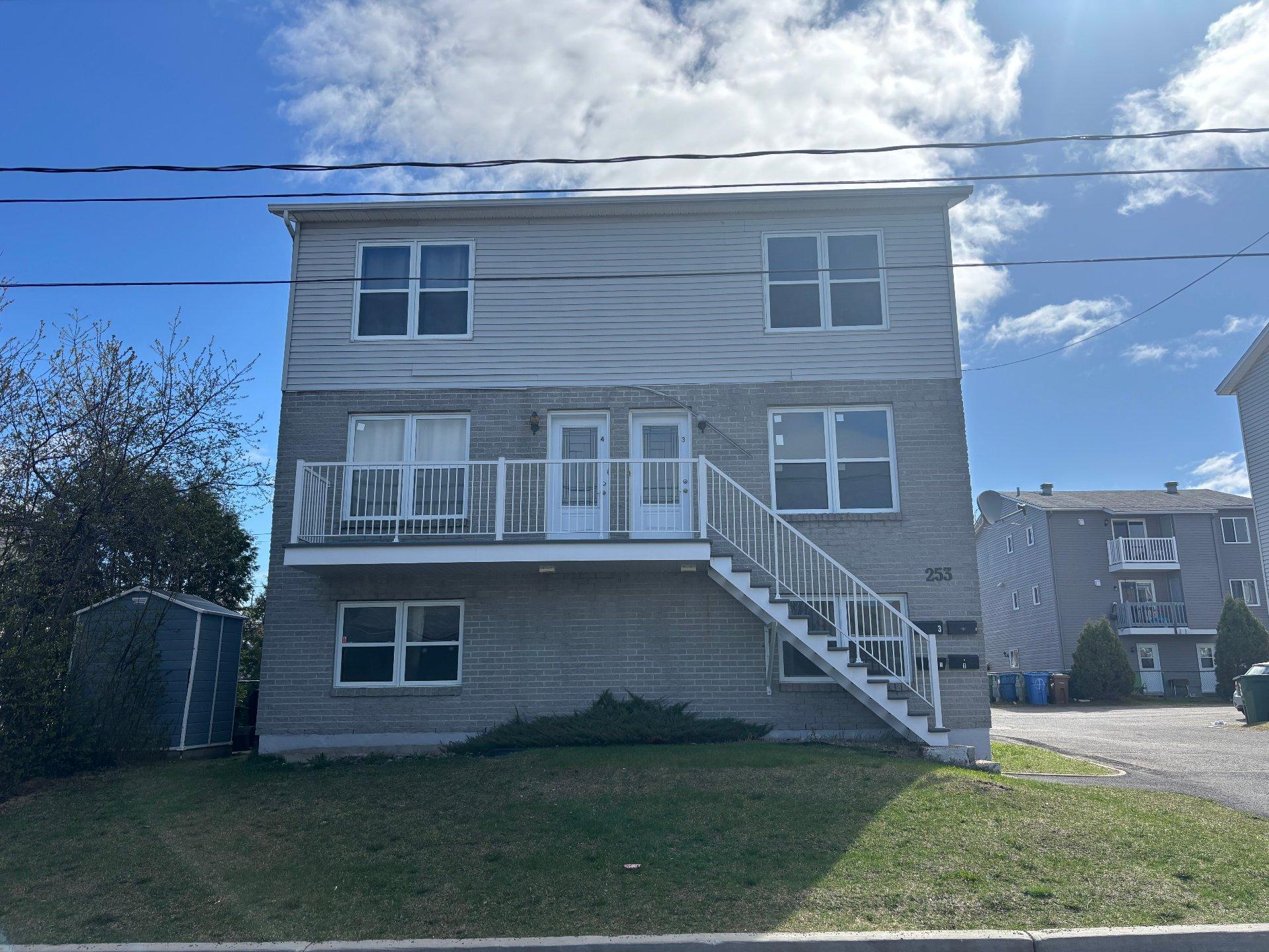 









253


Rue Evelina

,
Lachute,




QC
J8H2A7

