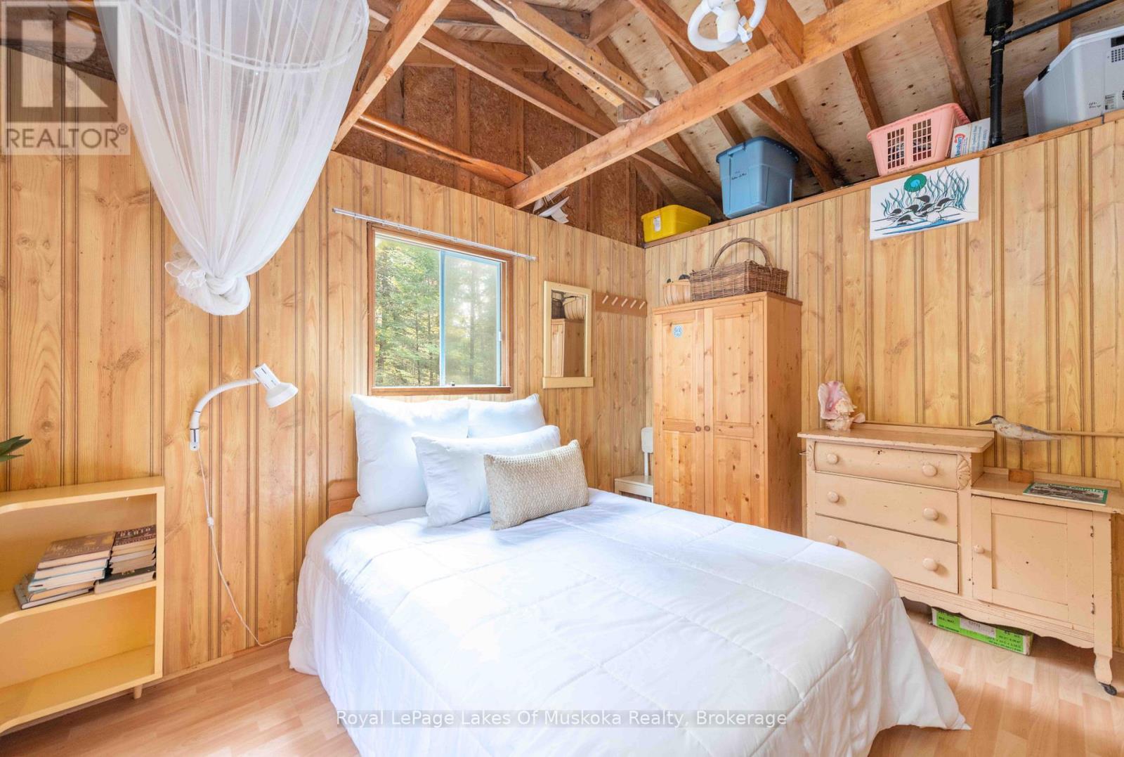 












1086 SOUTH TOAD LAKE ROAD

,
Lake of Bays (Finlayson),




Ontario
P1H2J6

