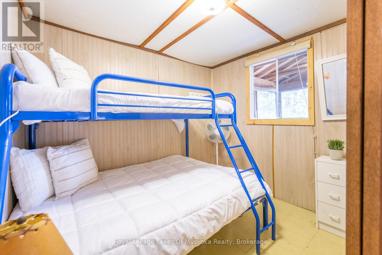 












1086 SOUTH TOAD LAKE ROAD

,
Lake of Bays (Finlayson),




Ontario
P1H2J6

