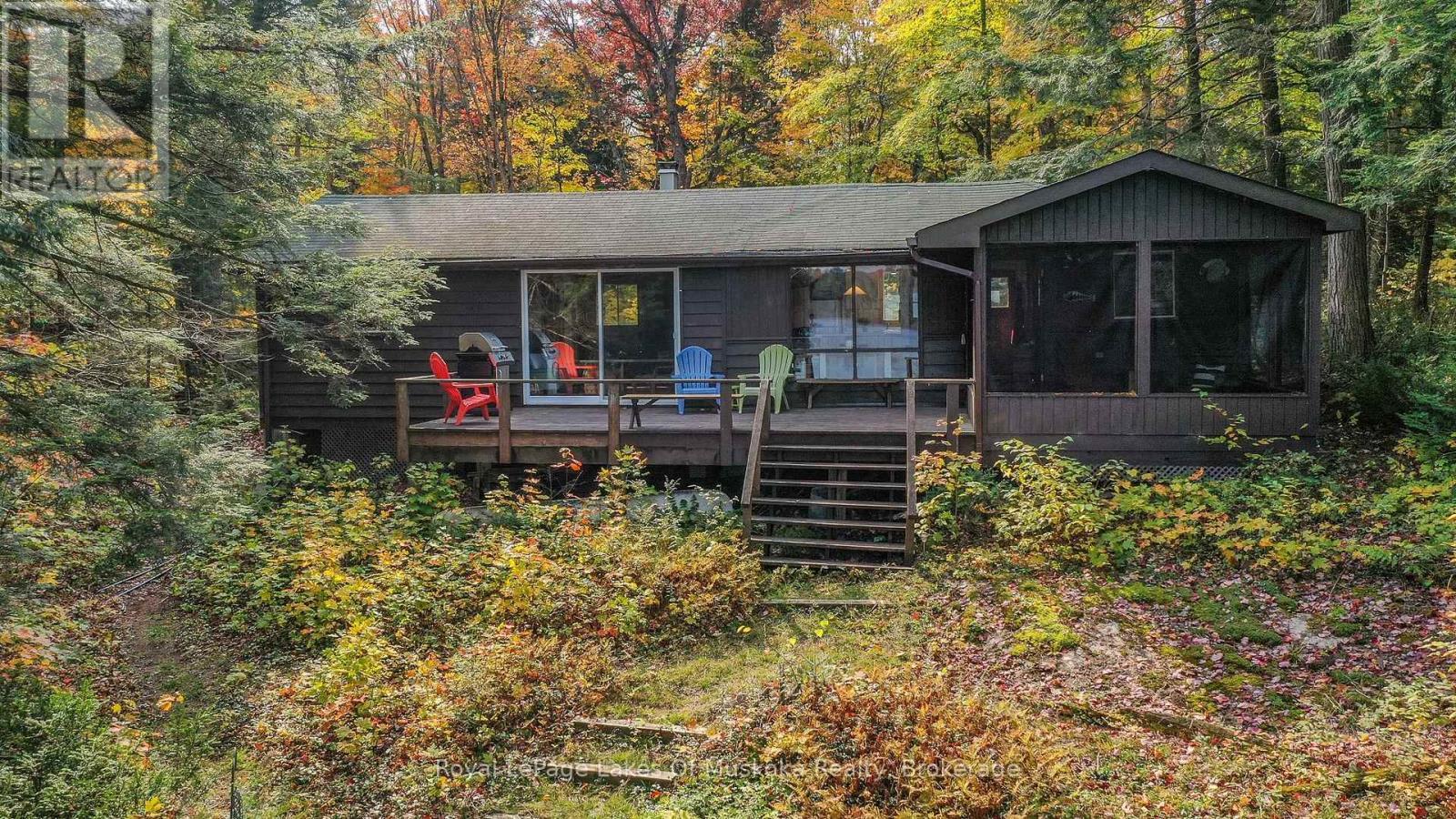 












1086 SOUTH TOAD LAKE ROAD

,
Lake of Bays (Finlayson),




Ontario
P1H2J6

