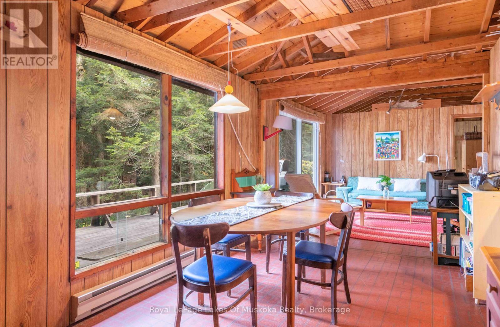












1086 SOUTH TOAD LAKE ROAD

,
Lake of Bays (Finlayson),




Ontario
P1H2J6

