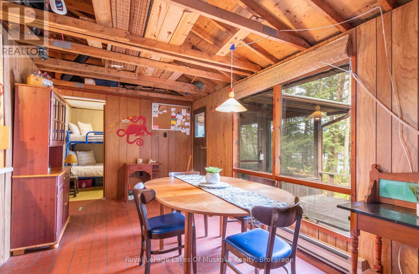 












1086 SOUTH TOAD LAKE ROAD

,
Lake of Bays (Finlayson),




Ontario
P1H2J6

