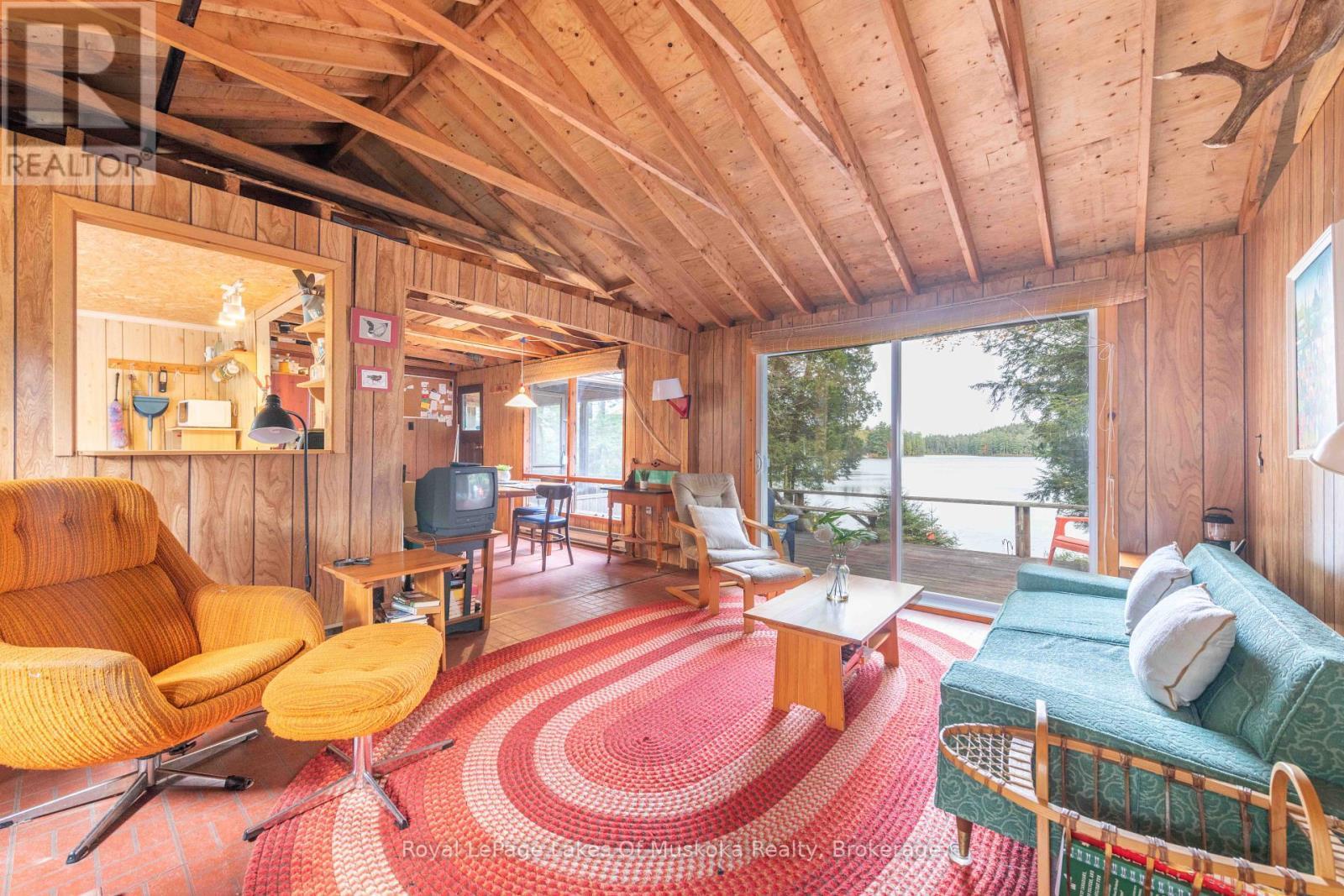 












1086 SOUTH TOAD LAKE ROAD

,
Lake of Bays (Finlayson),




Ontario
P1H2J6

