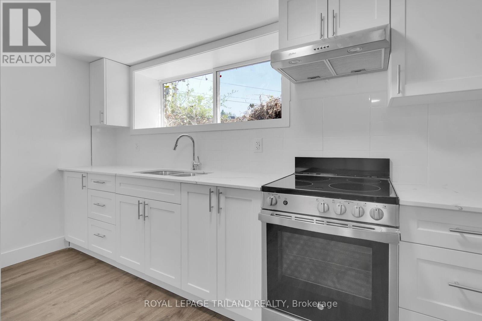 












22 - 917 HAMILTON ROAD

,
London East (East M),




Ontario
N5Z1W3

