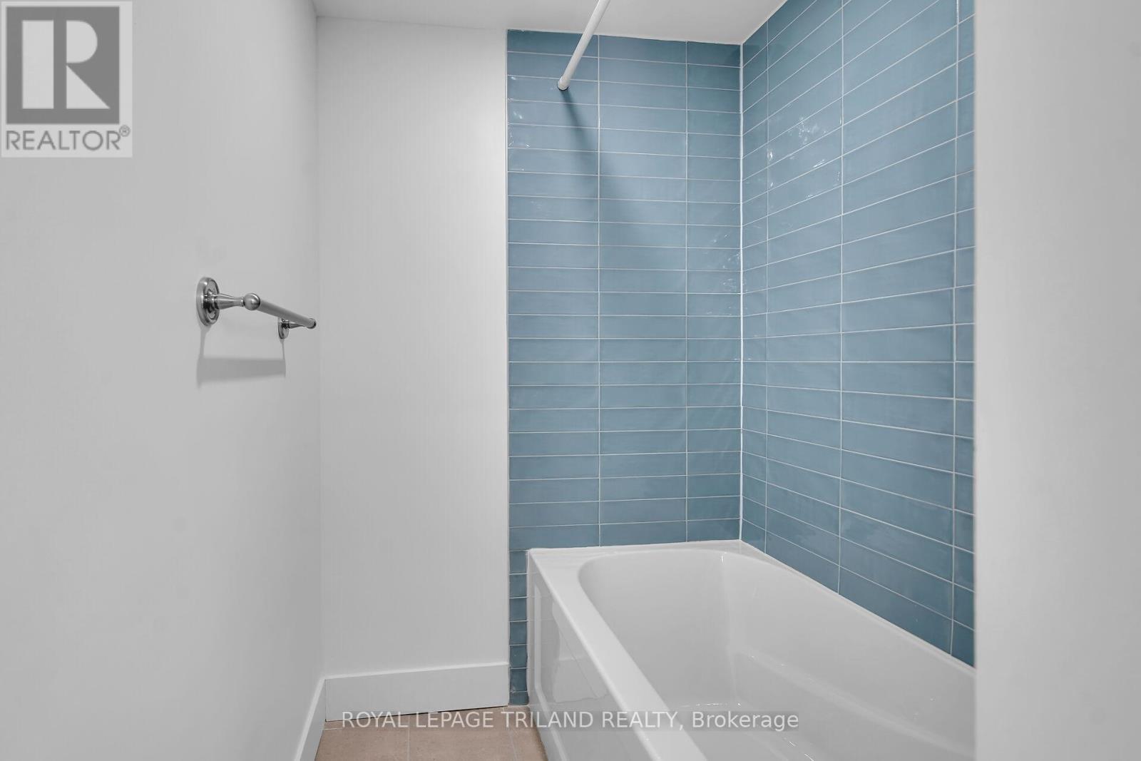












22 - 917 HAMILTON ROAD

,
London East (East M),




Ontario
N5Z1W3

