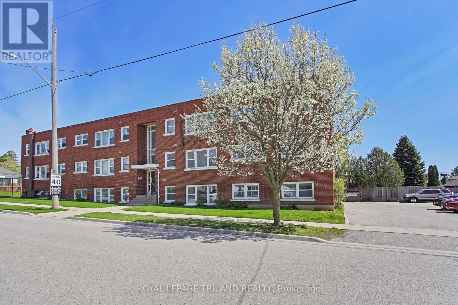 












22 - 917 HAMILTON ROAD

,
London East (East M),




Ontario
N5Z1W3

